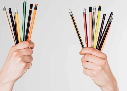 Personalizowane ołówki drewniane jako praktyczny gadżet reklamowy