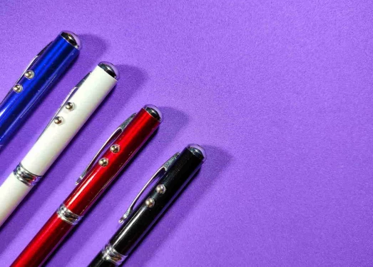 Cum să vă promovați eficient marca cu stilouri cu logo