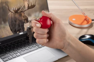 Breloc anti-stres LOVE - Roșu